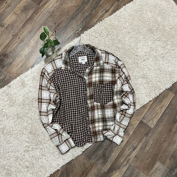 American Eagle Size Medium Oversized Brown Beige Plaid Cropped Button Down Top - Picture 1 of 4